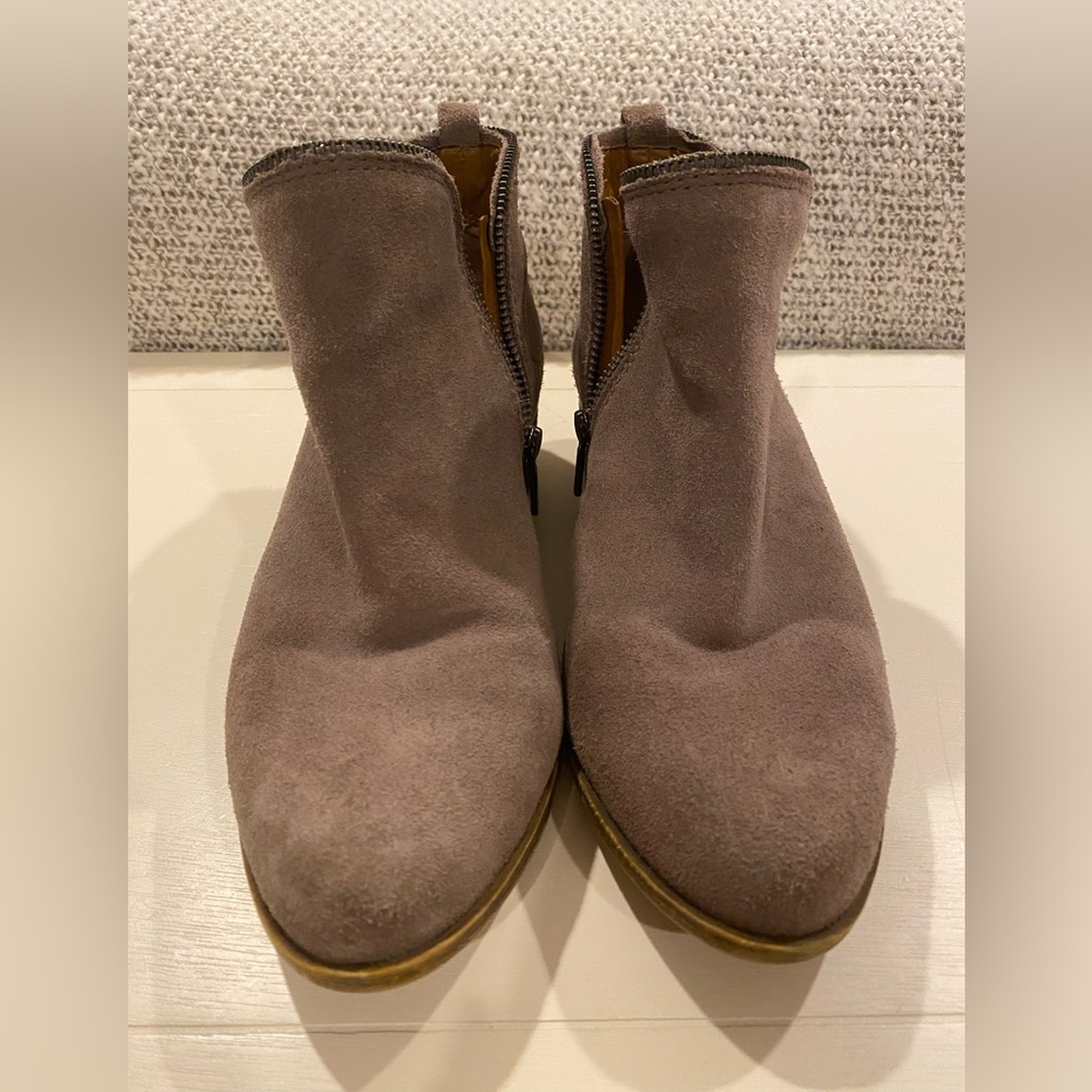 Lucky Brand tan suede petty boots size 9